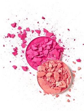 Ezilmiş makyaj beyazda izole edilmiş