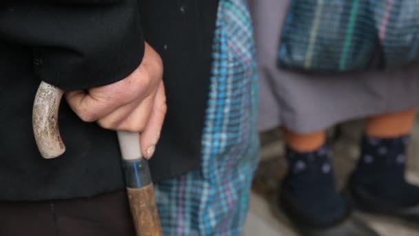 松葉杖の古い手 — ストック動画