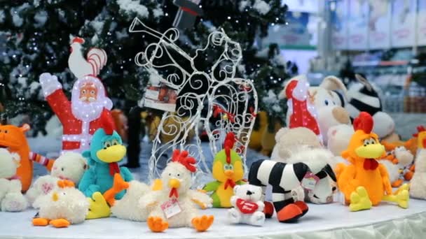 Toys undrer christmas tree at store — Stock Video