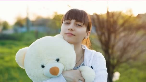 Woman with white bear — Stock Video