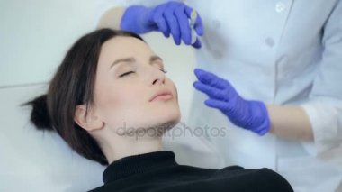 dudakları da Botox enjeksiyonu