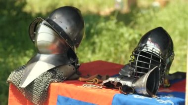 Helms ve Ortaçağ Knight