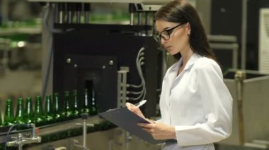 Şişe Fabrikası'nda teftiş kadın