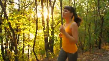 Sunset bulvarında Parkı'nda çalışan kadın