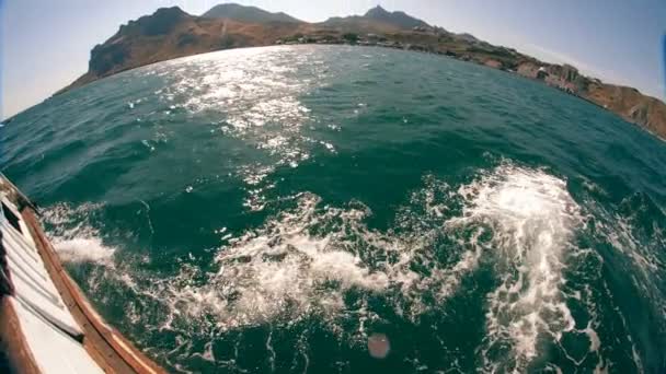 Vista desde el barco en el mar — Vídeos de Stock