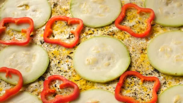 Приготування вегетаріанської піци — стокове відео