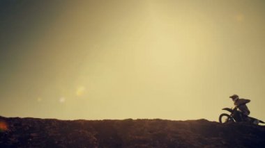 Motokros motosiklet atlama