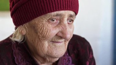 üzgün kadın kıdemli