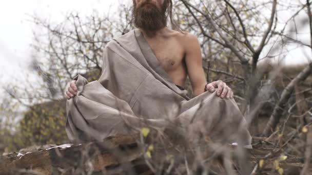 Ascetic yogi meditating in mountains — Stock Video