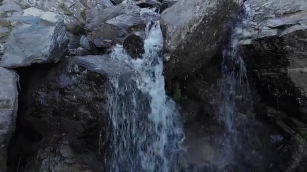 Small creek in autumn mountains — Stock Video