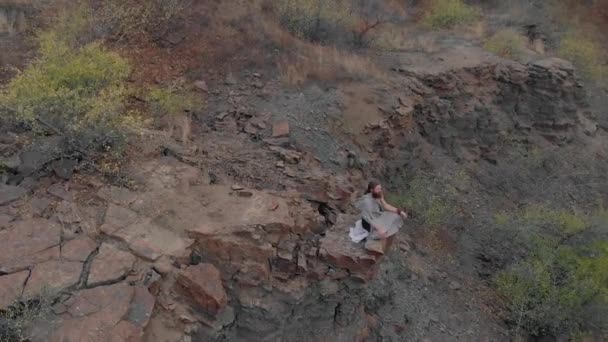 Yogi sitting on the rock — Stock Video