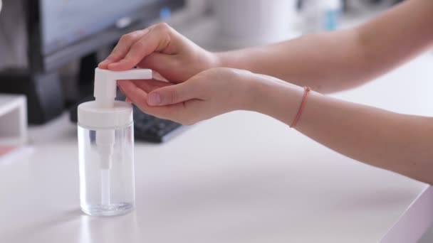 Woman use sanitizer from bacterias — Stock Video