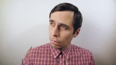 İnek onun mükemmel göründüğünü düşünüyor.