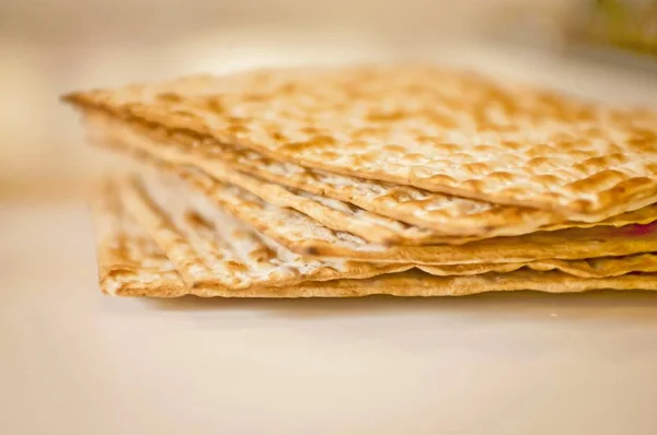 Jewish Passover unleavened bread matzoh. — Stock Photo, Image