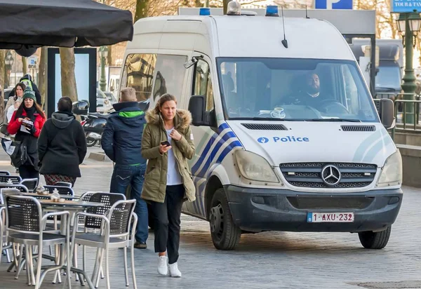 Coche de policía en Bruselas central, Bélgica . — Foto de Stock