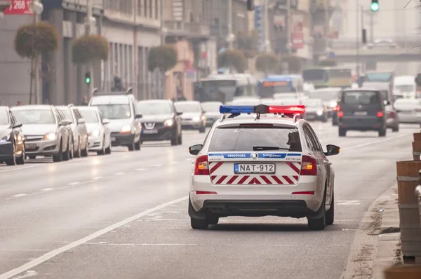 Maďarsko policejní auto v centru obrázku stock Budapešť, Maďarsko. — Stock fotografie