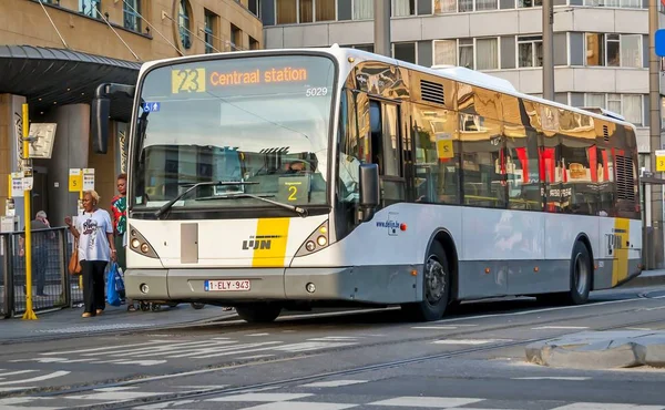 De Lijn Bus in Antwerp — Stockfoto