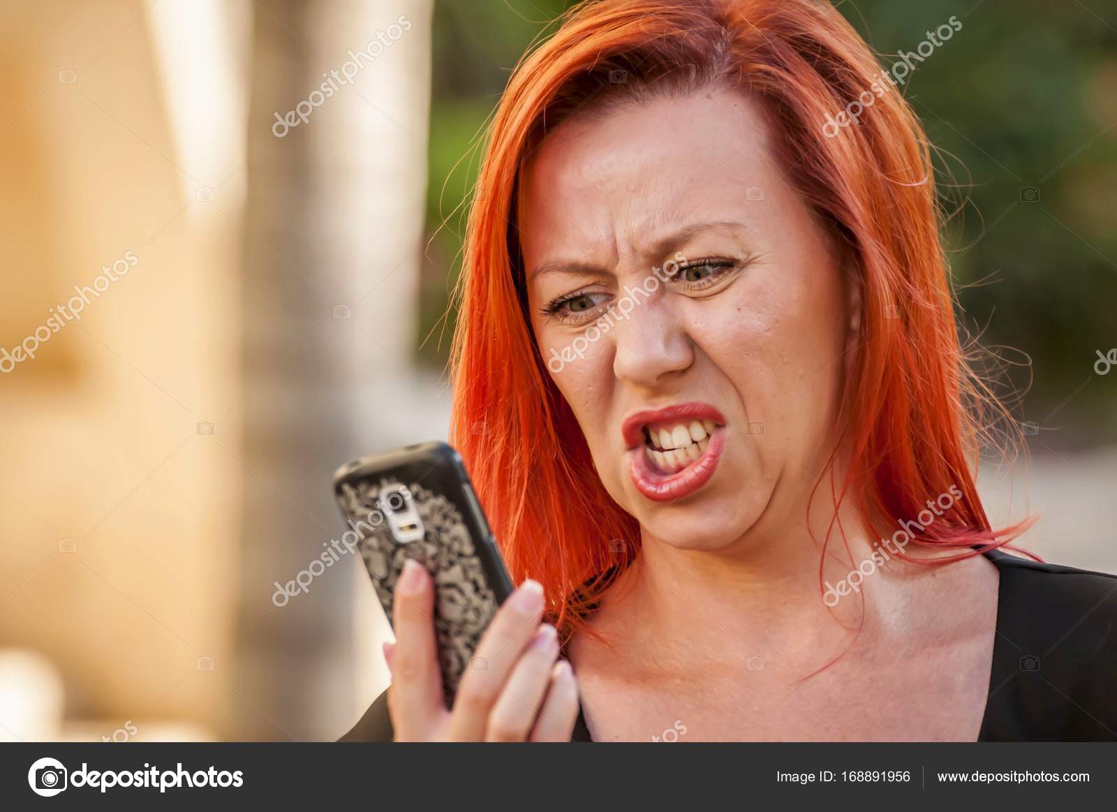 Брутальные девчонки. Грубых баб. Грубая девушка. Девочка с топором. Злость фото.