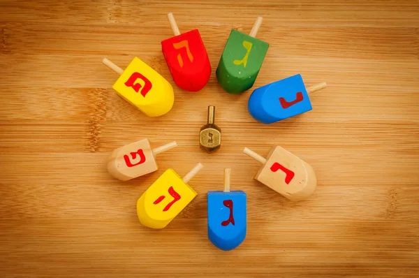 Imagem Estoque Conceito Férias Hanukkah Judaica Letras Hebraicas Sobre Dreidel — Fotografia de Stock