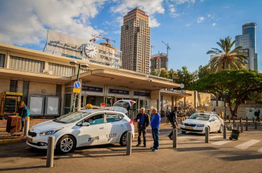 Tel Aviv, İsrail. 24 Kasım 2017. Tel Aviv Savidor merkez demiryolu istasyonu ana giriş stok görüntü.