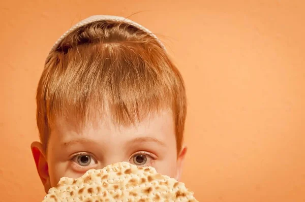 Gelukkig Joodse Kindje Met Een Keppel Zijn Hoofd Het Kijken — Stockfoto