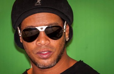 Tel Aviv, İsrail. 24 Nisan 2018. Ronaldo de Assis Moreira (Ronaldinho), Brezilyalı eski profesyonel futbolcu ve Büyükelçi Tel Aviv, İsrail ziyareti sırasında İspanyol Kulübü Barcelona için. 