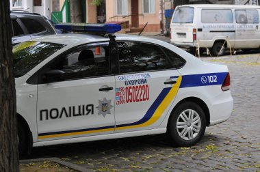 Odessa, Ukrayna. 3 Kasım 2019. Odessa şehir merkezine park edilmiş Ukrayna polis arabası. Ukrayna polisi konsept görüntüsü.