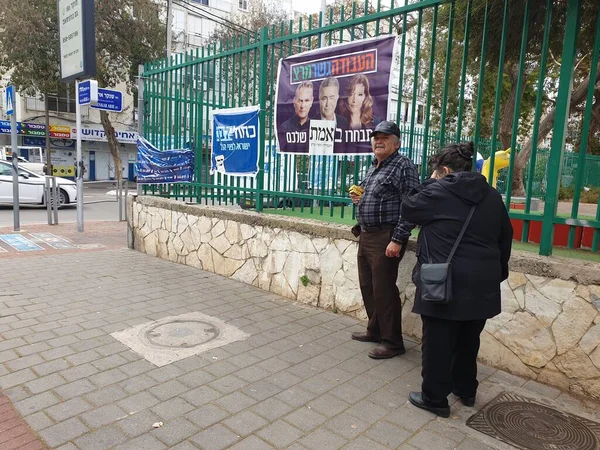 Olá Israel Março 2020 Eleitorado Israelense Pessoas Olhando Para Slogans — Fotografia de Stock