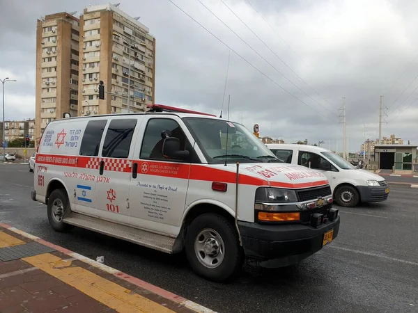 伊斯拉 2020年1月5日 以色列紧急服务部门Magen David Adom Mada 使用的Chevrolet Savana小型面包车 作为停在Bat Yam — 图库照片