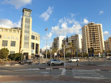 Sakin ol, israil. 1 Şubat 2020. Holon Merkez Kanyonu 'nun genel manzarası. Holon 'daki ana alışveriş merkezi, Tel Aviv' in en yakın banliyösü..