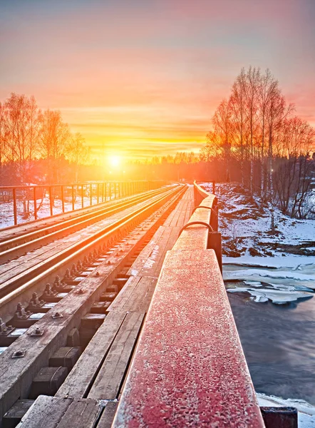 Zakrzywione kolejowe w zachód słońca — Zdjęcie stockowe