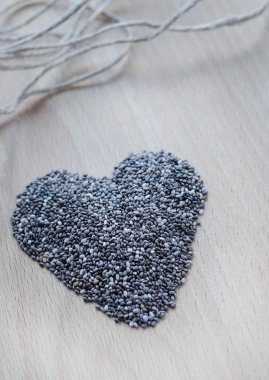 Chia tohum ahşap kesme tahtası üzerinde