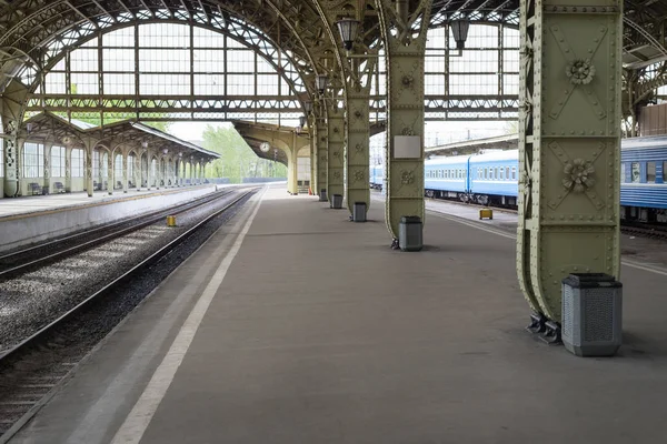 Bahnsteig des alten Bahnhofs — Stockfoto