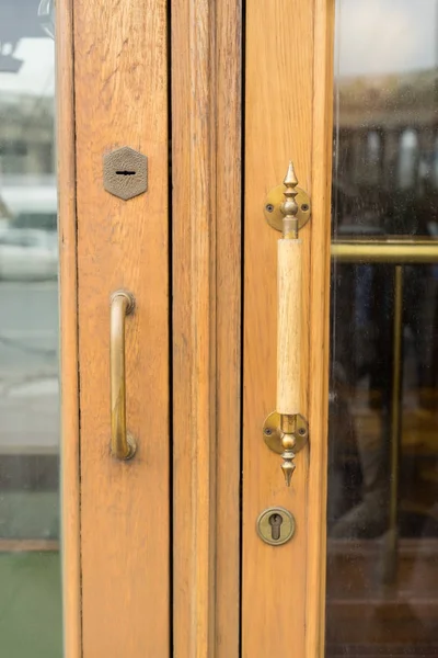 Vintage marrom porta de madeira — Fotografia de Stock