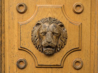 Aslan ahşap Rölyef, eski bir kapı parçası