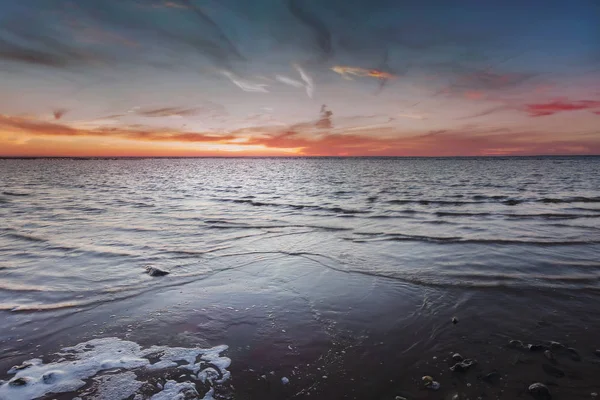 Puesta de sol en el lago Chudskoy —  Fotos de Stock