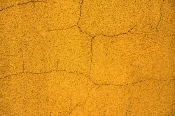 Niewyraźne pomarańczowy porysowany stary otynkowane ściany domu. Z bliska — Zdjęcie stockowe