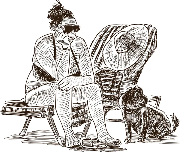 Nő a kutyájával napozás, a strandon — Stock Vector