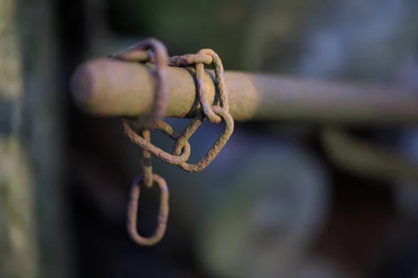 Eski paslı zinciri bağlantı — Stok fotoğraf