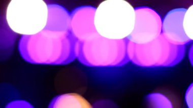 Parçacıklar hareket. Renkli, bulanık, bokeh arka plan ışıklar. Soyut parıldıyor.