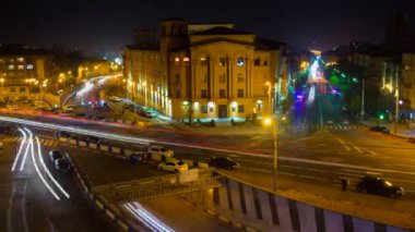 Zaman atlamalı cityscape trafik hareket ile fotoğraf bulanık. Yerevan geceleri.