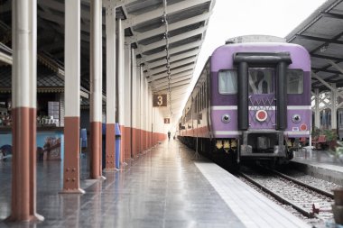 Chiangmai Tayland tren istasyonunda klasik tren durağı 