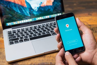 Chiangmai, Tayland - 3 Haziran 2016: Periskop app ekranda günlüğüne