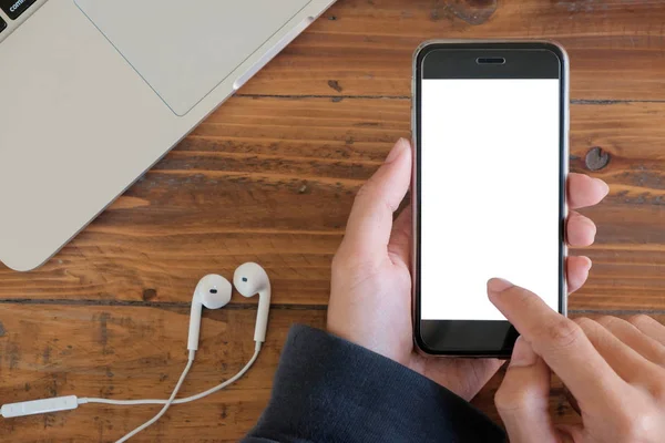 Mand ved hjælp af smartphone med blank mobil kan tilføjes dine tekster eller - Stock-foto