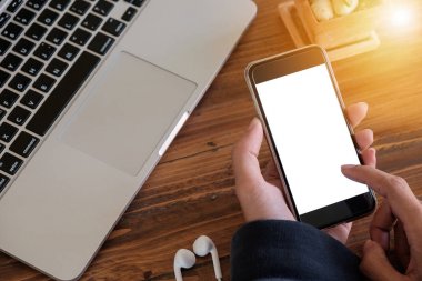 boş mobile ile akıllı telefon olabilir tutan adam metinleri ekleyin 