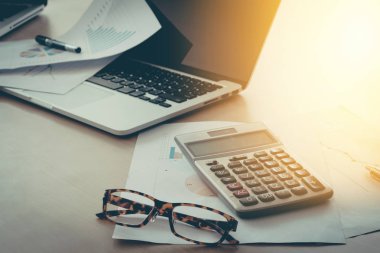 hesap makinesi, iş belge ve dizüstü bilgisayar notebook wo üzerinde