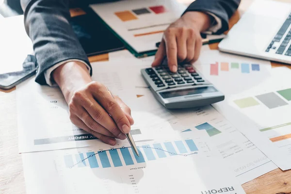 Financiële Business Calculator analyse marketingconcept — Stockfoto