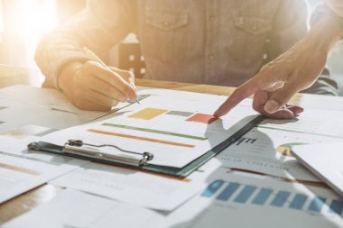 İşadamı ve Office grafiği raporda tartışmaya ortağı