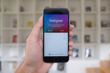 Chiang Mai, Tayland - Temmuz 1,2017: Apple iphone zekâ bir adam tutar