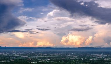 Chiang mai Tayland kuzeyinde güzel Cityscape günbatımında